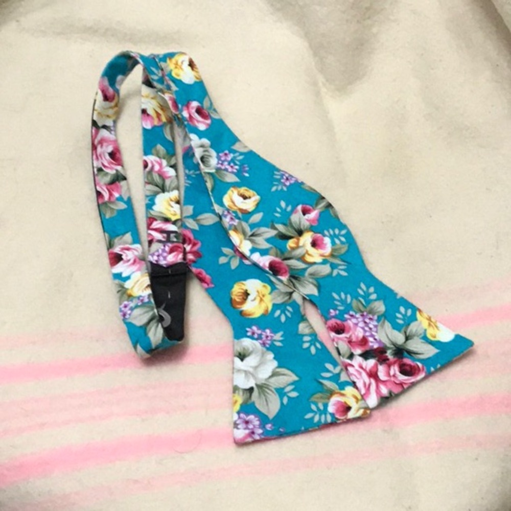 Unisex Bow Tie Floral